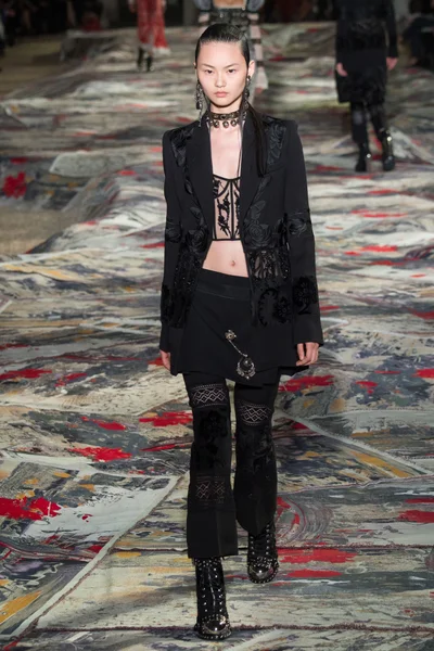 Look 32